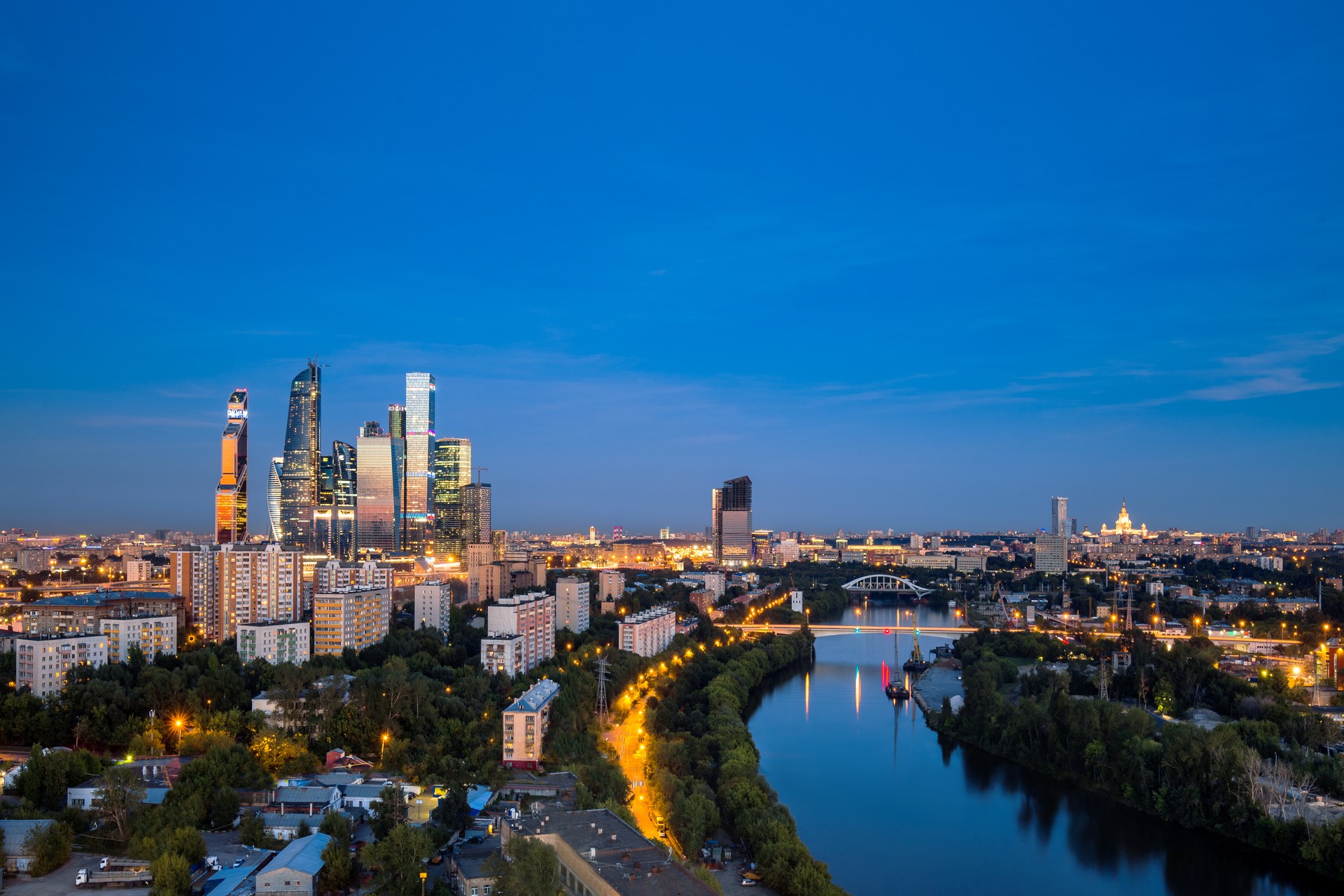 Столица на берегах днепра. Метриум Москва небоскребы.